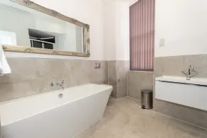 The Buckingham Suite Luxury 2 bedroom apartment - Image 4