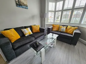Knighton Villa - Image 3