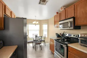 5 Min to Stadium & Westgate - Pet Friendly 3br - Image 5