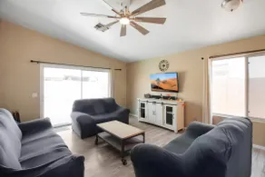 5 Min to Stadium & Westgate - Pet Friendly 3br - Image 2