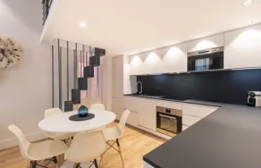 COURS SALEYA – Rénové• 3 chambres • Plages 1 min • Climatisation - Image 2