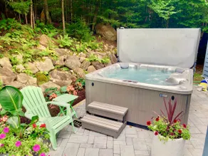 RE53 Beautiful Bretton Woods slopeside home, amazing views! AC, Hot Tub, Pool Table, Dog Friendly! - Image 4