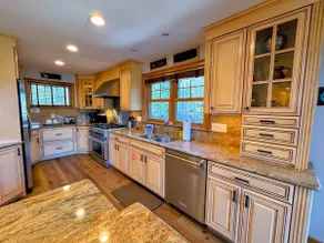 MM1 Luxury with unparalleled views! AC, Pool/Gym! - Image 3