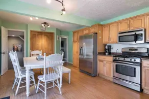 Suburban Farmhouse - Sleeps 12 - Image 5