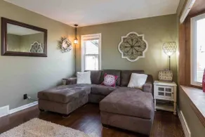 Suburban Farmhouse - Sleeps 12 - Image 2