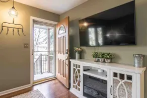 Suburban Farmhouse - Sleeps 12 - Image 4