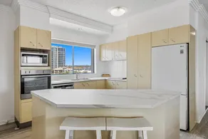 Sunshine Towers 2 Bedroom Ocean View Apartment - Image 4