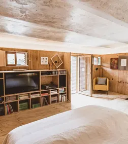 Artist room - Image 3