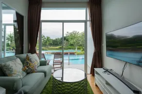 Luxurious Ground Floor Condo with Pool Access in H - Image 2
