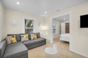Renovated & Charming Grove Bay 1/1 Cottage - Image 3