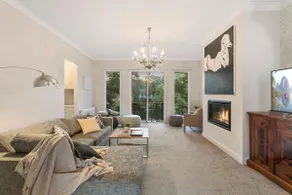 Lakes Edge - Luxury Group Accommodation for 12! - Image 3