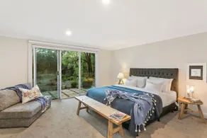Lakes Edge - Luxury Group Accommodation for 12! - Image 2
