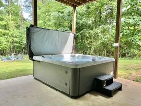 Hidden Gem Lakeside Retreat | Dock & Hot Tub - Image 4