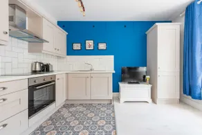 Diamond House Apartments - Image 4