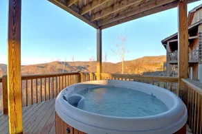 Starlink Internet, Hot Tub & Views + Biltmore Pass - Image 4