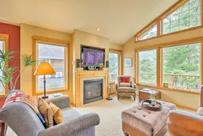 Spacious Family Townhome: Walk to Beach & Downtown - Image 3