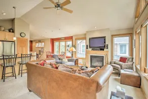 Spacious Family Townhome: Walk to Beach & Downtown - Image 4