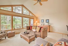 Spacious Family Townhome: Walk to Beach & Downtown - Image 5