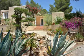 Secluded villa in 5000 sq m grounds with AC - Image 4