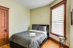 Logan Square Beauty with 2 Bedrooms W/parking - Image 5