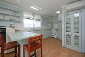 Beachfront Cottage on the Park - Image 2