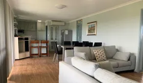 Beachfront Cottage on the Park - Image 4