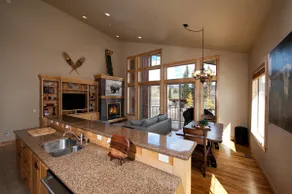 Luxury Ski In/Out townhome on Creek - Views - Private Hot Tub - Image 5
