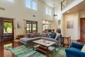 Hive House @Castoro | Luxury Winery Stay + EV - Image 5