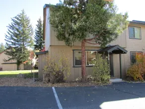 Stunning Lake Forest Glen, HOA access - Image 2