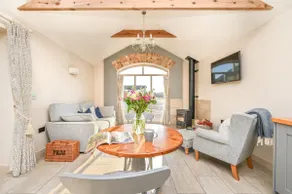 Seven Spires Barn with Private Hot Tub and Sauna - Image 3