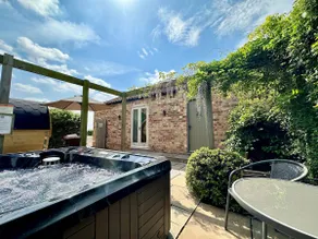 Seven Spires Barn with Private Hot Tub and Sauna - Image 2
