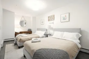 Downtown w. Modern Finishes and Private Balcony - Image 4