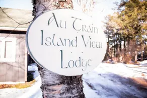 Au Train Island View Lodge: Swim, Explore & Relax - Image 3