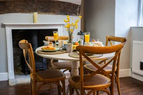 Countryside Escape on Historic Estate - Image 4