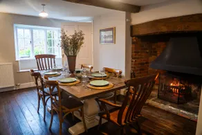 Countryside Escape on Historic Estate - Image 3