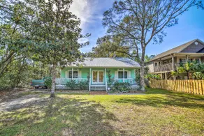 Oak Island Home w/ Yard < 1 Mi to the Beach! - Image 2
