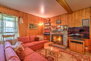Walk to River! 'It's A Wonderful Life' Cottage - Image 4