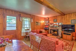 Walk to River! 'It's A Wonderful Life' Cottage - Image 3