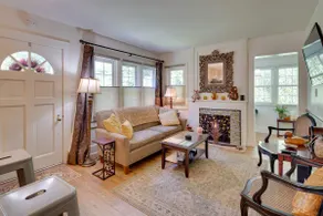 7 Mi to The Biltmore: 'Le Canard' Cottage w/ Porch - Image 4