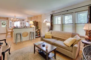 7 Mi to The Biltmore: 'Le Canard' Cottage w/ Porch - Image 3