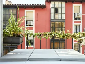 Temporary accommodation in Plaza de Santa Ana - Image 3