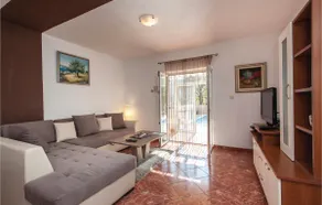 Awesome Home In Prugovo With Wifi And 4 Bedrooms - Image 3