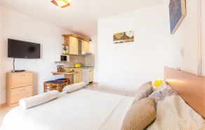 Stunning apartment in Brela - Image 4