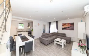 Stunning Home In Marina - Image 3