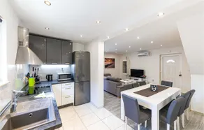 Stunning Home In Marina - Image 4