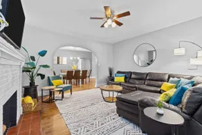 Charming 3BR Near Botanical Garden | Quiet & Roomy - Image 3