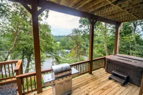 Tree Top cabin on the Shenandoah River - Image 4
