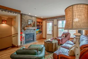 3 sovrum PLUS Bonus Sova Den, 3. 5 BATHS: Ski In / Ski Out<br>Camp 4 Hot Tub. 3King Master sovrum - Image 2
