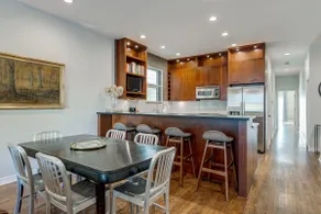 Spacious & Elegant Old Town Duplex - Image 3