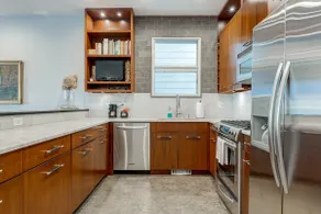 Spacious & Elegant Old Town Duplex - Image 4